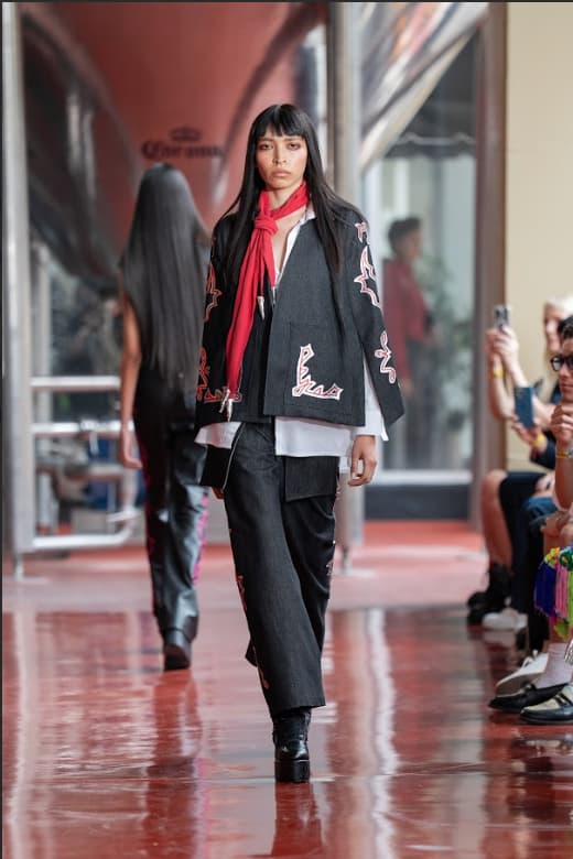 Grupo Modelo pasarela