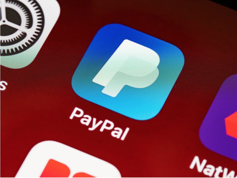 Fiserv y PayPal